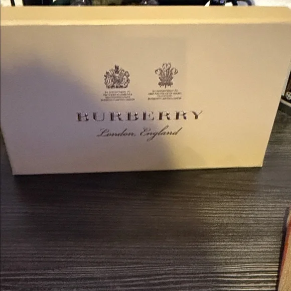 Burberry Tan and Black classic Plaid Scarf - Picture 5 of 7